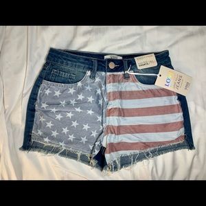 FLAG PRINT SHORTS
